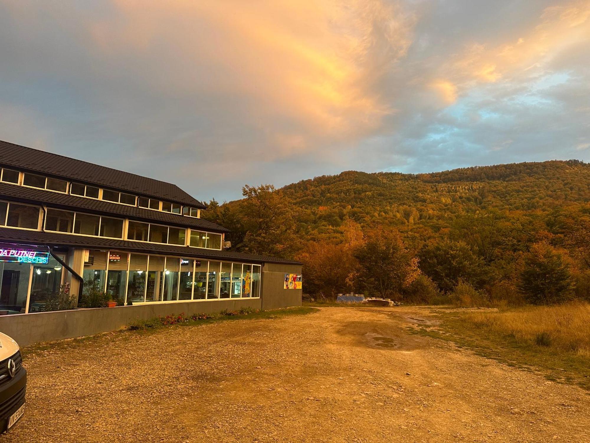 Pensiunea Cascada Putnei Lepşa Exteriör bild